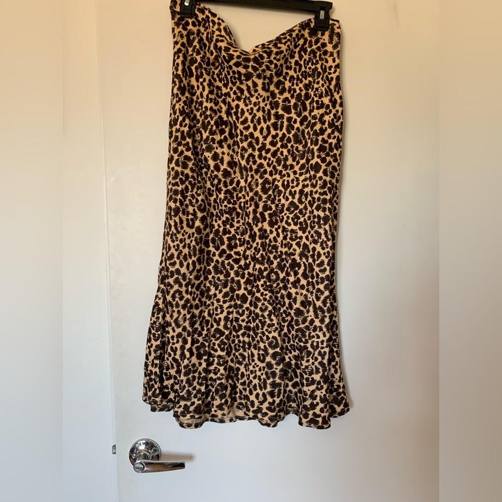 Silky Anthropologie Leopard Print Midi Skirt